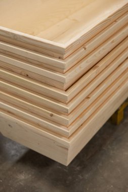 Marangozhane, marangozlukta tabut yapmak.