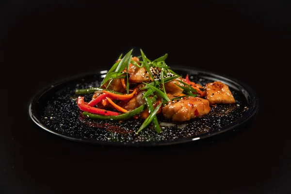 Stir Fry Noodles Vegetables Shrimps Black Bowl Slate Background Top — Stock Photo, Image