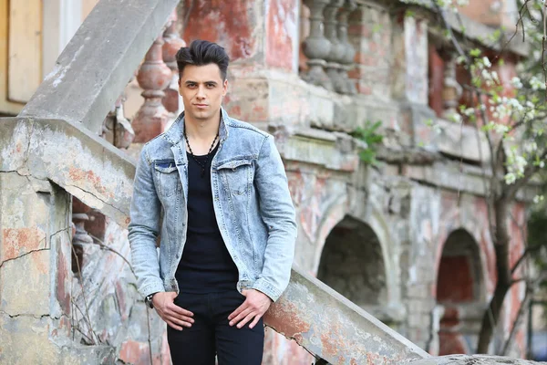 Stylish Guy Standing Street Denim Jacket Men Looks — Stok fotoğraf