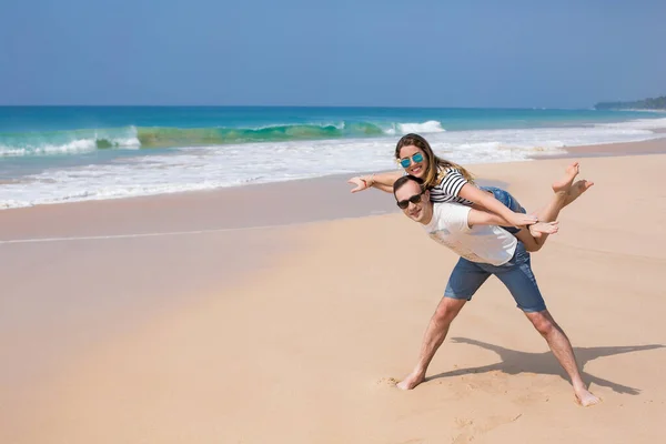 Portrait Lovely Couple Love Having Fun Beach Young Beautiful People — Stockfoto