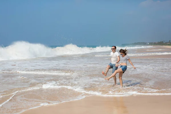 Portrait Lovely Couple Love Having Fun Beach Young Beautiful People — Stockfoto