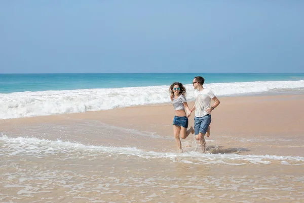 Portrait Lovely Couple Love Having Fun Beach Young Beautiful People — Stockfoto