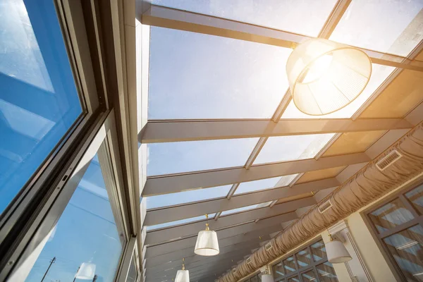 Ein Kahles Bürogebäude Inneren Ein Modernes Panoramafenster Und Blick Auf — Stockfoto