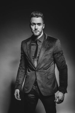 Studio yakışıklı erkek modeli