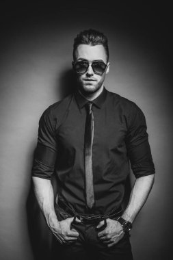 Studio yakışıklı erkek modeli