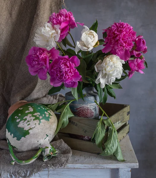 Bouquet Beautiful Freshly Cut Peonies Table Old Jug — Stock Photo, Image