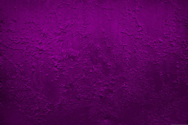 Трещина в текстуре краски. Трещины отшелушивая фиолетовая, краска, текстура фона — стоковое фото