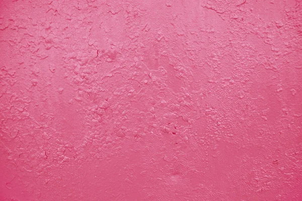 Pęknięte tło farby. Tło ścienne. Zbliżenie szczegółów popękanej farby na różowej ścianie — Zdjęcie stockowe