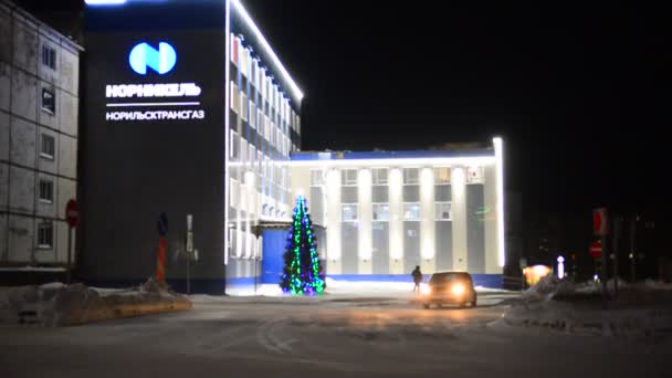 Norilsk, Rússia - 26 de dezembro de 2021: Rua Talnakhskaya, cidade de Norilsk, região de Krasnoyarsk, Rússia — Vídeo de Stock