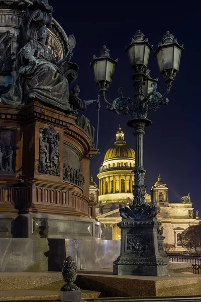 Monumento Nicolás Fondo Catedral San Isaac Noche San Petersburgo — Foto de Stock