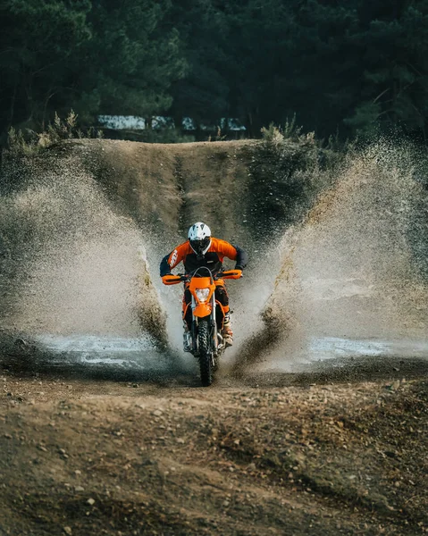 2021 Ktm 250 Excはモトクロス回路で — ストック写真