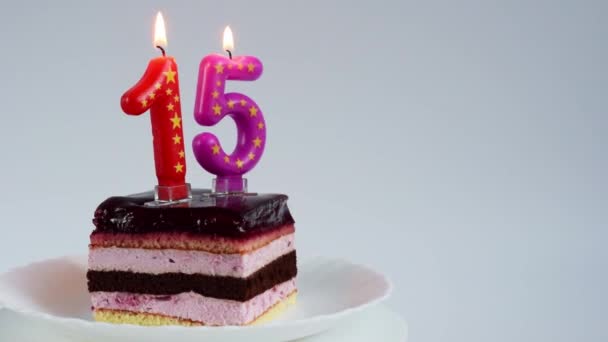 Appetizing Birthday Cake Burning Candles 15Th Anniversary White Rotating Plate — ストック動画