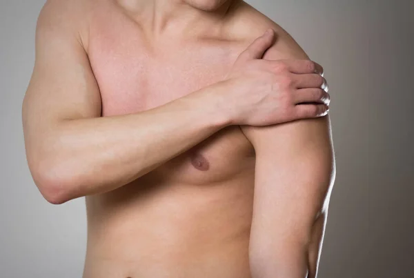 Schulterschmerzen Die Schulter Des Mannes Schmerzt — Stockfoto