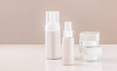 Banyo ve güzellik ürün pompa şişe ambalaj etiketi basit metin için arka plan ve kopya yer ayarlayın.