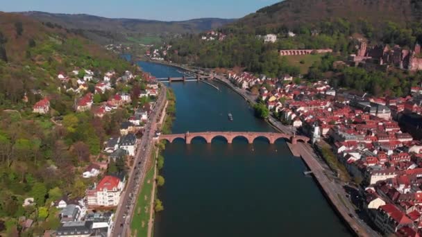 Voetgangersbrug Rivier Prachtig Uitzicht Het Heidelberg Kasteel Het Oude Gedeelte — Stockvideo