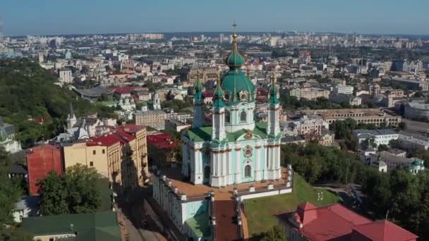 Krásný Let Nad Kostelem Svatého Ondřeje Kyjevě Horní Pohled Podol — Stock video