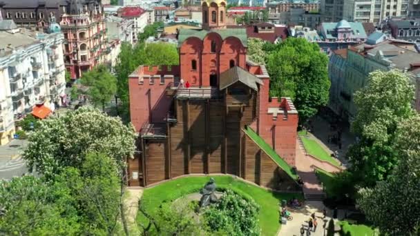 Top View Historical Complex Golden Gate Kiev Beautiful Spring Flight — Stock Video