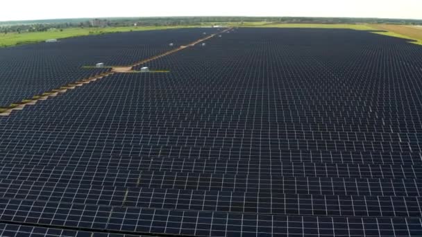 Top View Power Plant Solar Panels Beautiful Green Fields — Stock Video