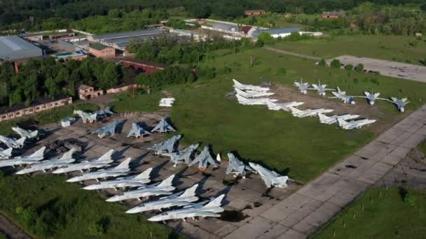 Vista Superior Los Aviones Aeródromo Muchos Aviones Viejos Rotos Están — Vídeos de Stock