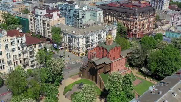 Bovenaanzicht Het Historische Complex Gouden Poort Kiev Mooie Voorjaarsvlucht Stad — Stockvideo