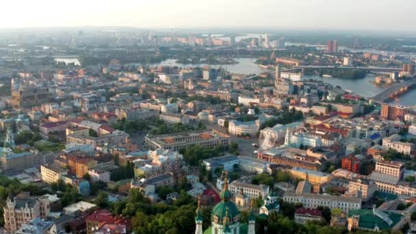 Podol Üst Görüntüsü Bir Sürü Bina Kilise Dnipro Nehrinin Akşam — Stok video