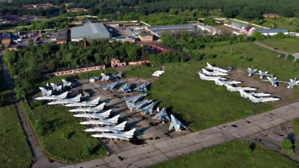 Vista Superior Los Aviones Aeródromo Muchos Aviones Viejos Rotos Están — Vídeos de Stock