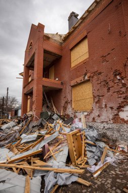 Bila Tserkva, Kyev bölgesi Ukrayna - 04.03.2022: Bir hava saldırısının sonuçları, Bila Tserkva 'daki yerleşim alanlarına yapılan bir füze saldırısı. Rus birlikleri Ukrayna 'daki evleri yok etti..