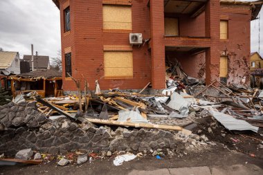 Bila Tserkva, Kyev bölgesi Ukrayna - 04.03.2022: Bir hava saldırısının sonuçları, Bila Tserkva 'daki yerleşim alanlarına yapılan bir füze saldırısı. Rus birlikleri Ukrayna 'daki evleri yok etti..