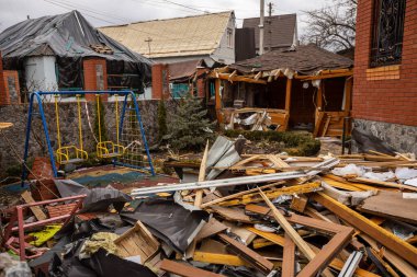 Bila Tserkva, Kyev bölgesi Ukrayna - 04.03.2022: Bir hava saldırısının sonuçları, Bila Tserkva 'daki yerleşim alanlarına yapılan bir füze saldırısı. Rus birlikleri Ukrayna 'daki evleri yok etti..