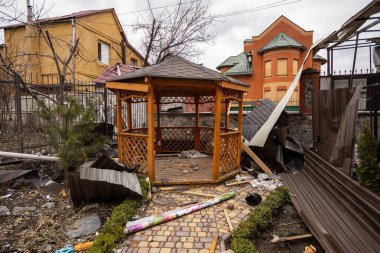 Bila Tserkva, Kyev bölgesi Ukrayna - 04.03.2022: Bir hava saldırısının sonuçları, Bila Tserkva 'daki yerleşim alanlarına yapılan bir füze saldırısı. Rus birlikleri Ukrayna 'daki evleri yok etti..