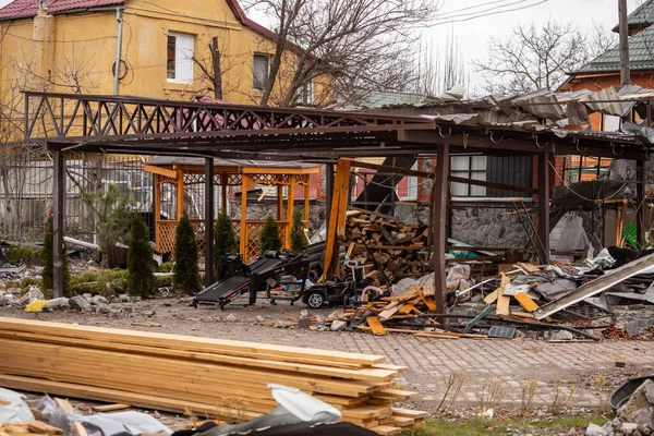 Bila Tserkva, Kyev bölgesi Ukrayna - 04.03.2022: Bir hava saldırısının sonuçları, Bila Tserkva 'daki yerleşim alanlarına yapılan bir füze saldırısı. Rus birlikleri Ukrayna 'daki evleri yok etti..