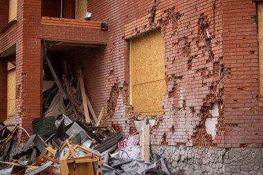 Bila Tserkva, Kyev bölgesi Ukrayna - 04.03.2022: Bir hava saldırısının sonuçları, Bila Tserkva 'daki yerleşim alanlarına yapılan bir füze saldırısı. Rus birlikleri Ukrayna 'daki evleri yok etti..