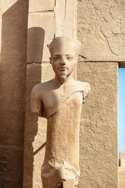 Статуи Древних Египетских Фараонов Богов Различные Иероглифы Стенах Карнакский Храм — стоковое фото