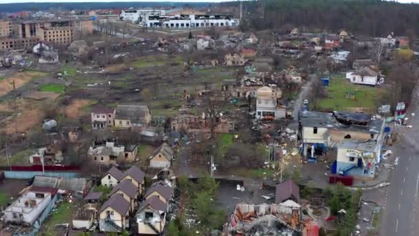 Вид Сверху Дорогу Вид Воздуха Разрушенные Сожженные Дома Дома Разрушены — стоковое видео