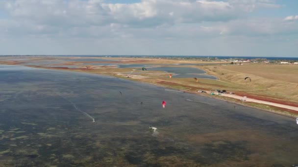 People Kitesurfing Sea Wind Carries Athlete Sea Waves Multicolored Parachutes — Stock Video