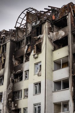 Rus işgalinden sonra Ukrayna şehirleri. Roketler ve mayınlar tarafından vurulduktan sonra yanan evler. Irpin, Bucha, Gostomel.