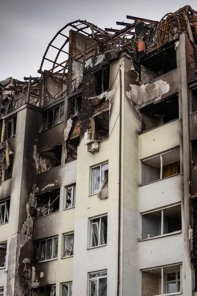Rus işgalinden sonra Ukrayna şehirleri. Roketler ve mayınlar tarafından vurulduktan sonra yanan evler. Irpin, Bucha, Gostomel.