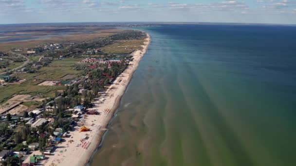 Hermoso Vuelo Verano Sobre Playa Gente Está Descansando Cerca Del — Vídeos de Stock