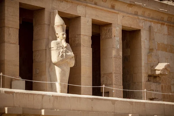하트셉수트의 사원이 보인다 하트셉수트 왕조의 파라오 덤이었습니다 Jeser Jeseru 이집트 — 스톡 사진