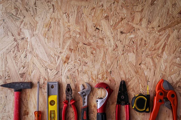 Farklı inşaat araçları ile ahşap Pano bakım ve reparing kavramı üzerinde ev yenileme için el aletleri.