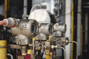 Basınç verici ve sıcaklık verici petrol ve doğal gaz sürecinin ölçüm ve izleme verileri için.
