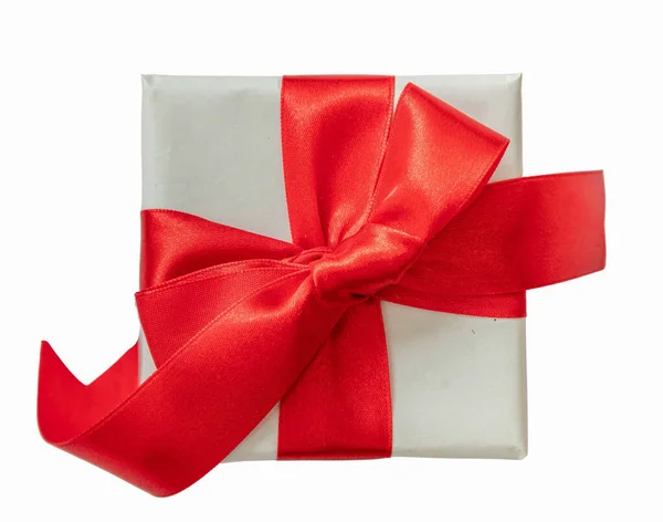 圣诞礼品盒系有红色缎带的蝴蝶结 白色背景隔离 节日礼物缎子卷曲装饰 设计元素 顶视图 — 图库照片