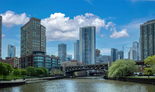 Chicago Cityscape Весняний День Чикаго Місто Березі Висотних Будівель Річковому — стокове фото