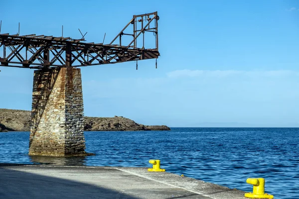 Gamla Rostiga Gruva Järn Järnvägsbron Stöds Sten Bas Och Gula — Stockfoto