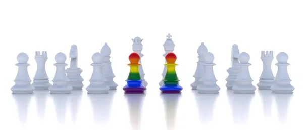 Zwei Regenbogenfarben Schachfiguren Einem Weißen Schachspiel Homosexuelles Paar Lgbt Gay — Stockfoto