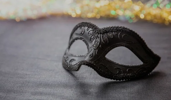 Faschingsparty Venezianische Maske Schwarz Mit Glitzern Auf Grauem Textil Glänzend — Stockfoto