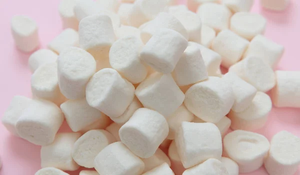 Marshmallows Auf Pastellrosa Hintergrund Weiße Flauschige Mini Dessert Süße Kinder — Stockfoto