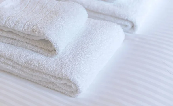 Fresh White Towel Hotel Room Bed Close Bedroom Interior Detail — Fotografia de Stock