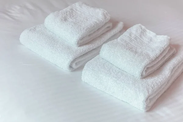 Hotel Room Bed Fresh White Towel Close View Bedroom Interior — Fotografia de Stock