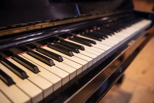 Piano Keyboard Closeup View Piano Keys Old Wooden Musical Instrument — Fotografia de Stock
